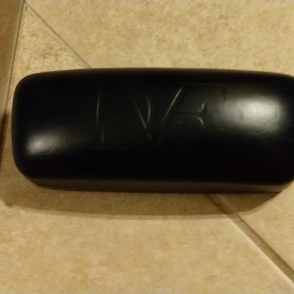 Diane VonFurstenberg Glass case - Picture 4 of 13